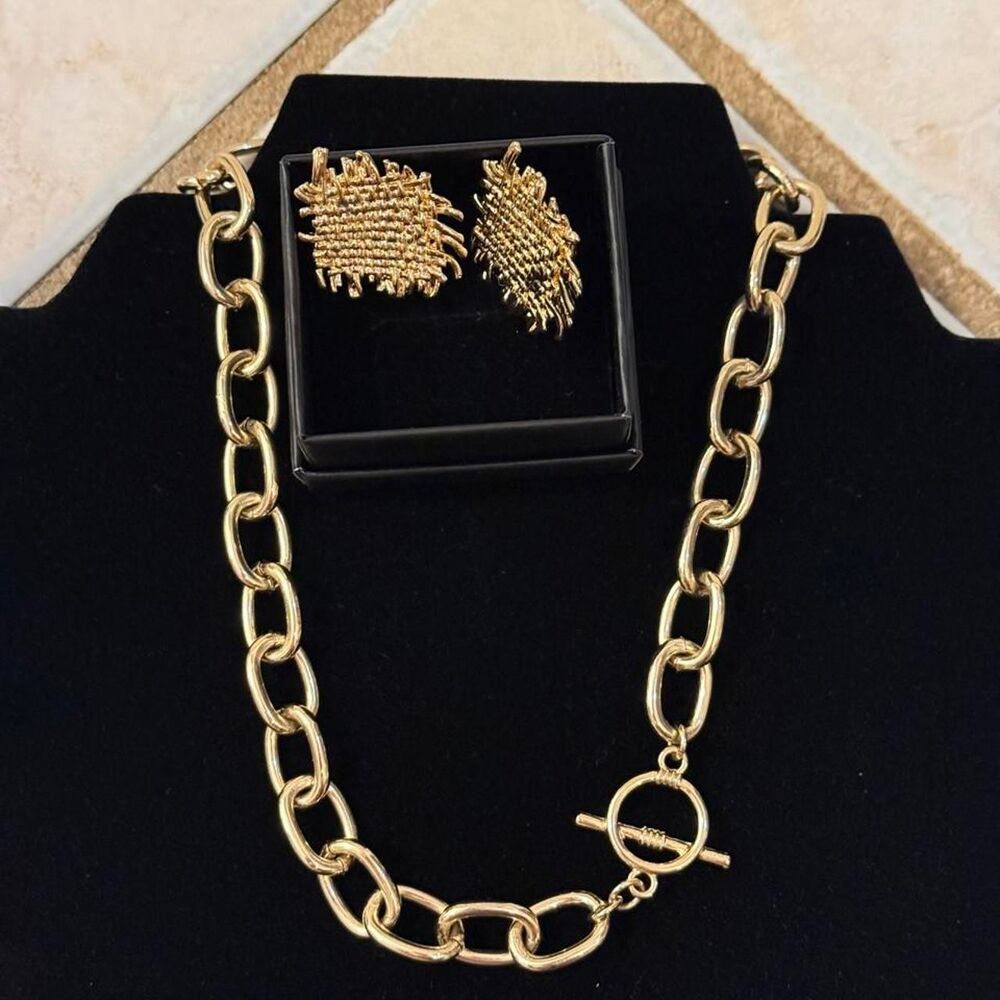 NEW Gold chain necklace with gold clip on earrings set